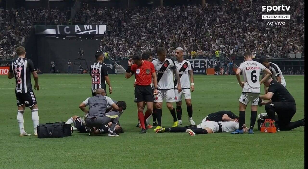 Choque de cabeça entre Arana e Maicon preocupa, mas jogo segue tenso entre Atlético-MG x Vasco