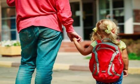 Criança indo para creche