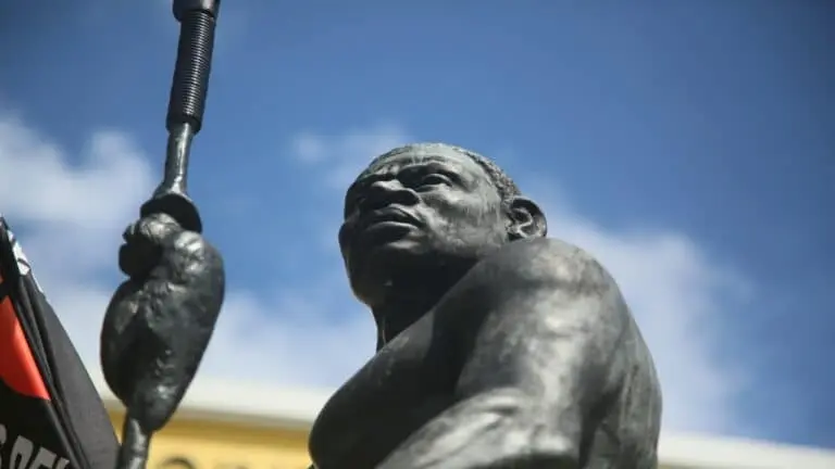 Estátua Zumbi dos Palmares