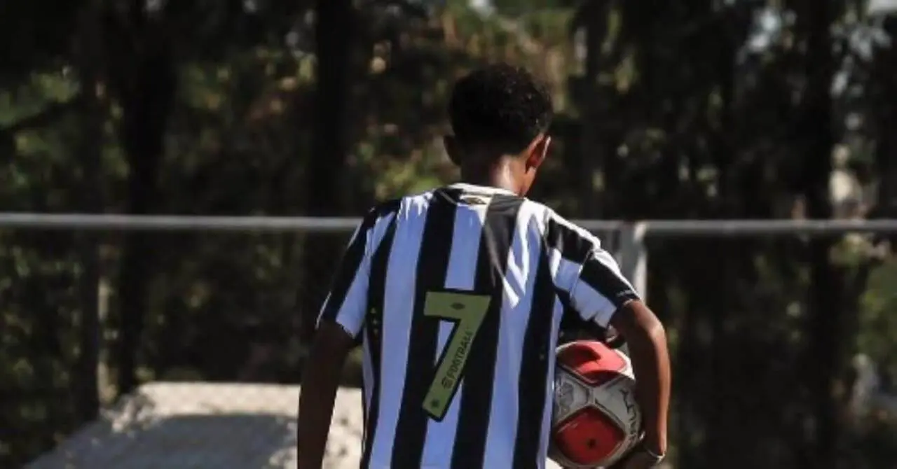 O filho de Robinho e sua jornada discreta na base do Santos
