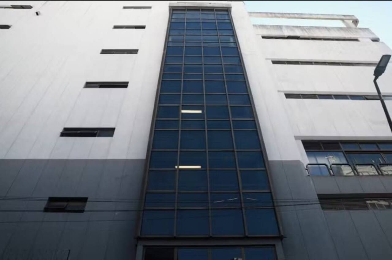 Homem morre ao cair em fosso de elevador em Porto Alegre