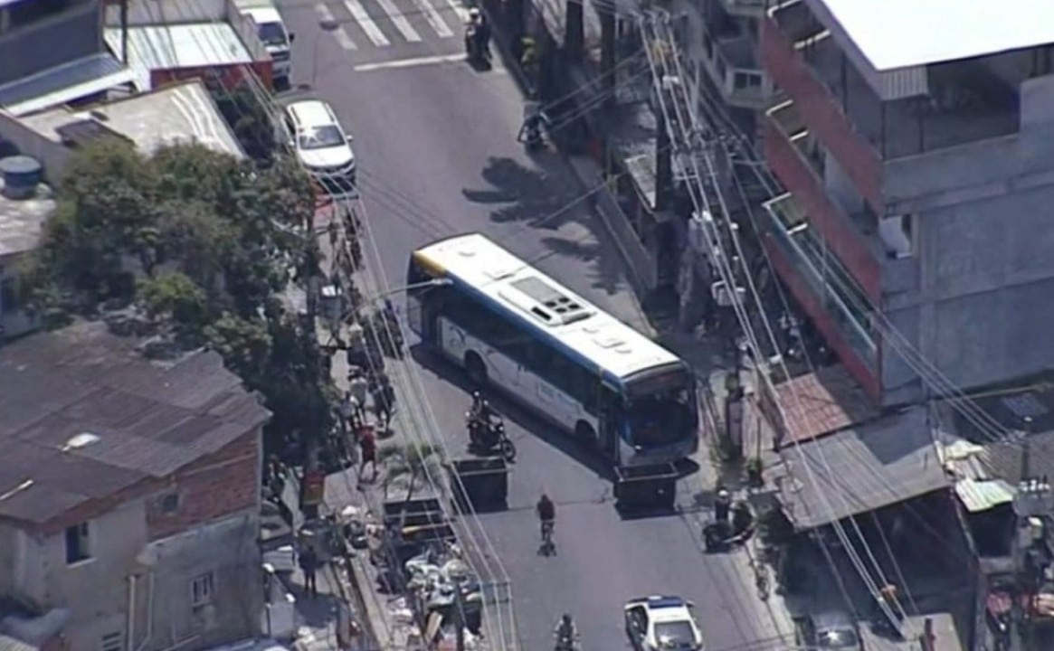 Ônibus sequestrados durante operação da PM na Zona Oeste