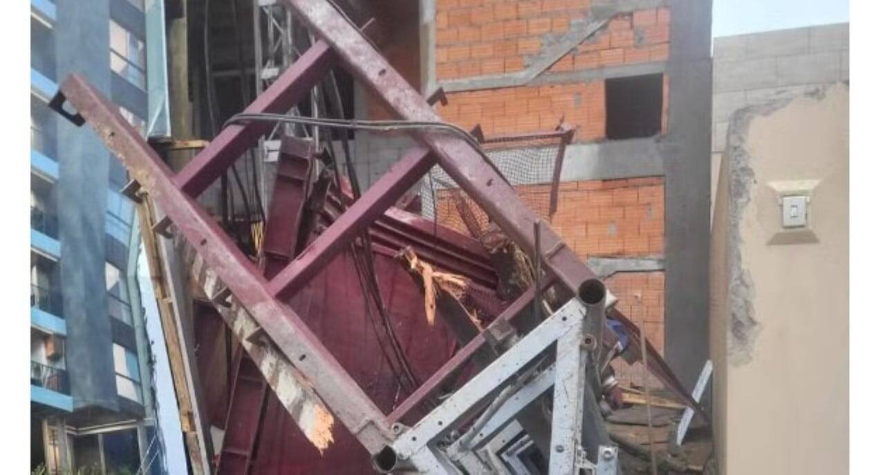 Elevador de obra despenca em Santa Catarina e causa morte de 3 trabalhadores