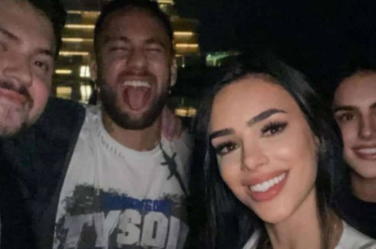 Irmã de Bruna Biancardi posa ao lado de Neymar em foto polêmica após rumores de briga familiar
