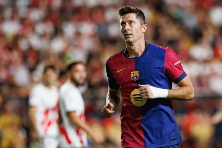 Lewandowski brilha com dois gols e Barcelona amplia vantagem no clássico contra o Real Madrid