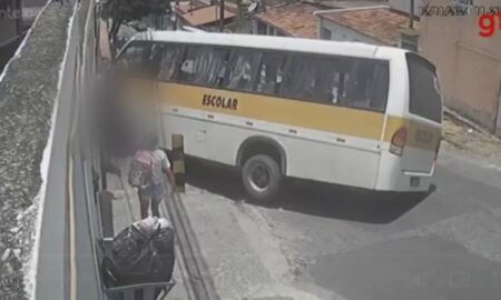 Acidente com ônibus escolar