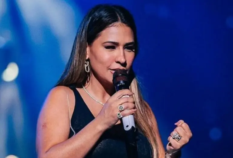 Cantora Simone Mendes