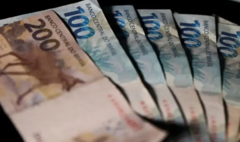 Economia, notas de dinheiro