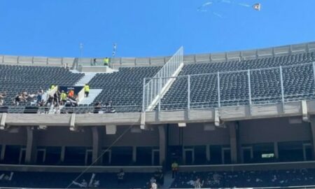 Torcedor do Botafogo soltando Pipa