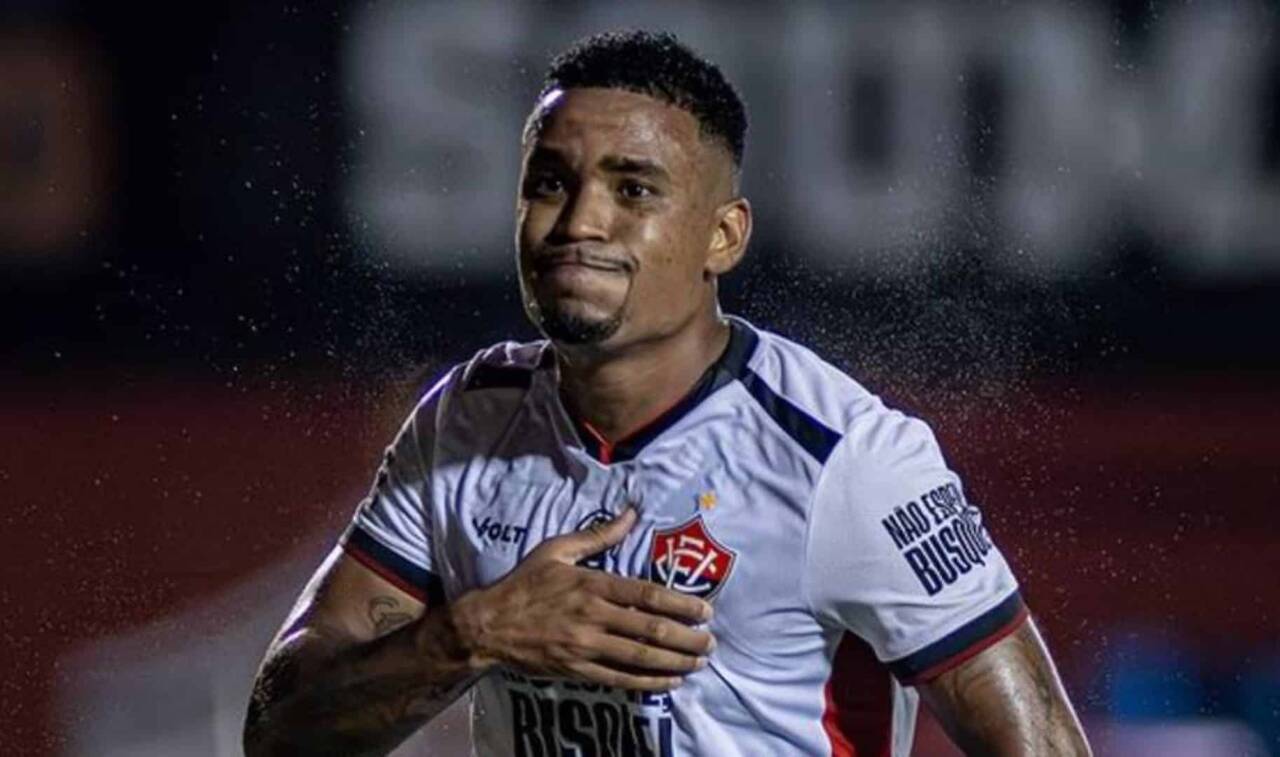 <strong>Botafogo busca recuperação após gol de Alerrandro no Nilton Santos em jogo decisivo contra o Vitória</strong>