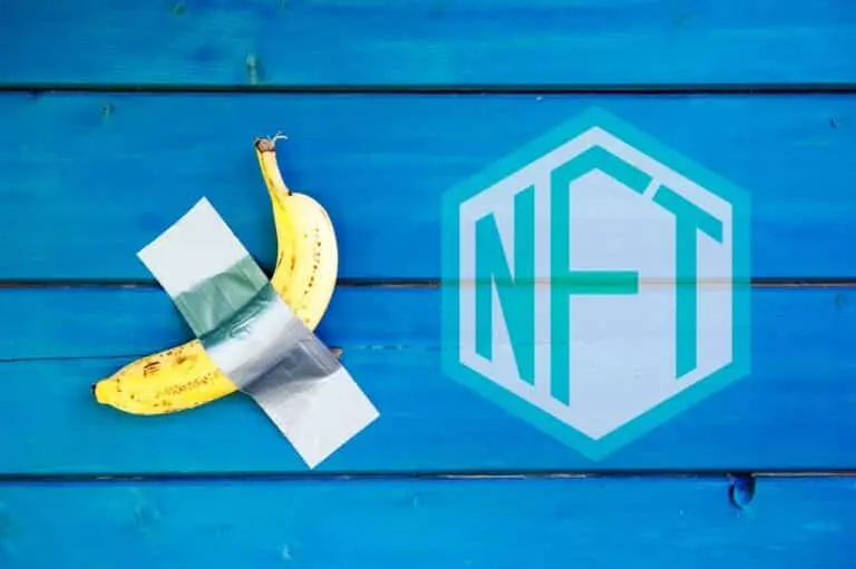 banana fixada na parede