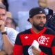 Gabigol no gramado neste momento