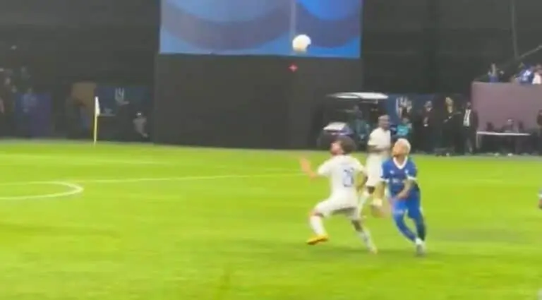neymar dá chapeu