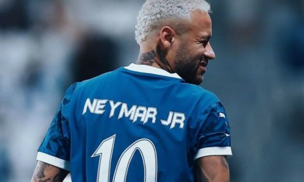 Neymar relata desconforto muscular após partida e destaca cautela em retorno aos gramados