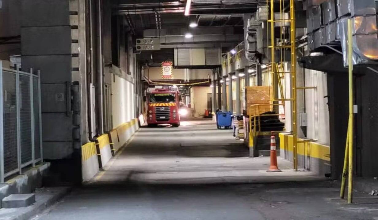Corpo encontrado em poço de elevador em shopping de Curitiba levanta questões sobre segurança e manutenção de equipamentos