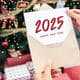 mensagens de ano novo - Woman's,Hand,Holding,Greeting,Card,With,Text,Happy,New,Year