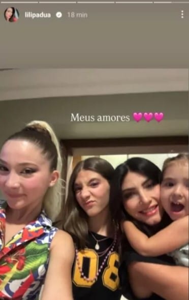 Aline de Pádua com suas filhas
