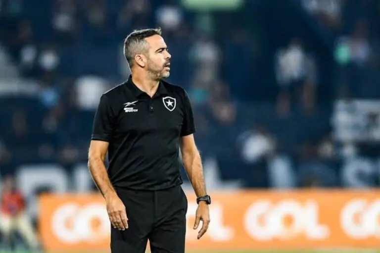 Artur Jorge abre mão de premiações milionárias para selar saída do Botafogo rumo ao Al-Rayyan