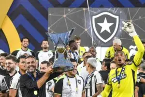 Artur Jorge é eleito melhor técnico da América após temporada histórica no Botafogo