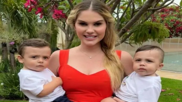 Bárbara Evans com os filhos gêmos