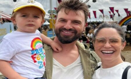 Cássio Reis e Fernanda Vasconcelos com o filho