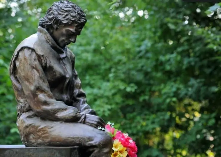 Estátua de Ayrton Senna em Ímola