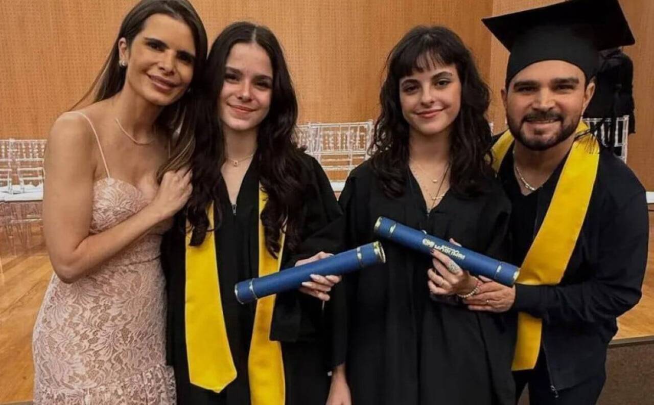 Isabella Camargo, de 14 anos, assina contrato como escritora e inicia jornada literária promissora