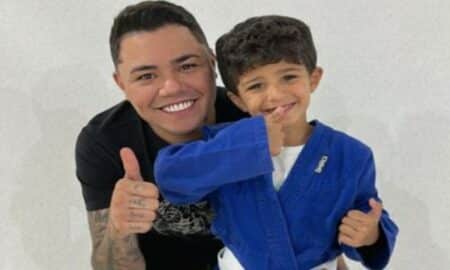 Felipe Araújo com seu filho