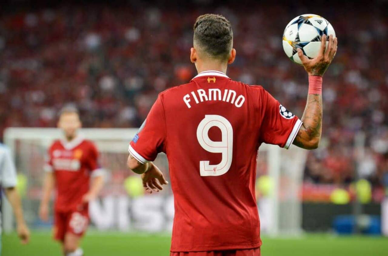 Flamengo intensifica negociações para trazer Roberto Firmino e reforçar o ataque