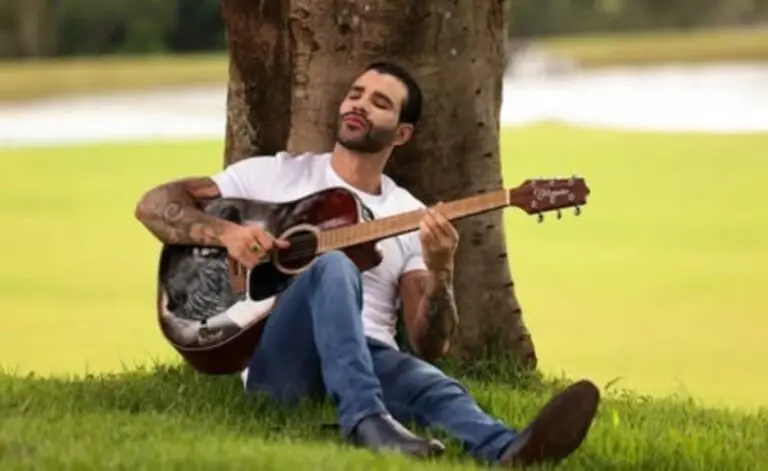 Gusttavo Lima lança música em homenagem a mãe