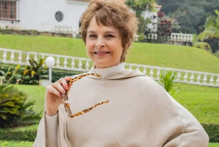 Joyce Volta por Cima