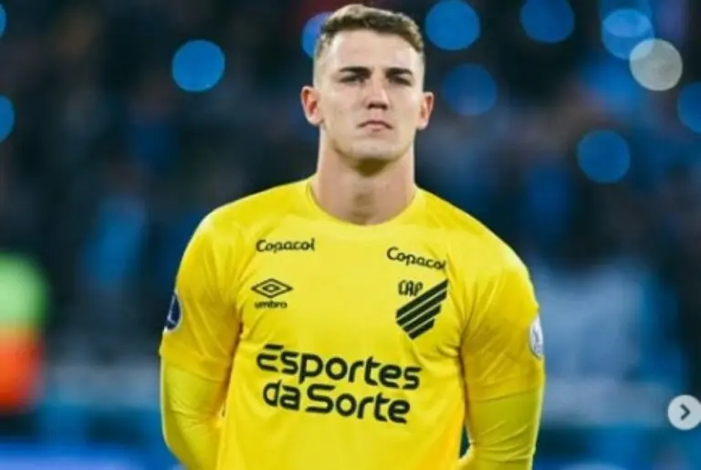 Léo Linck goleiro do Athletico PR