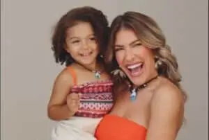 Lorena Improta e filha participam de show de Léo Santana em evento solidário emocionante