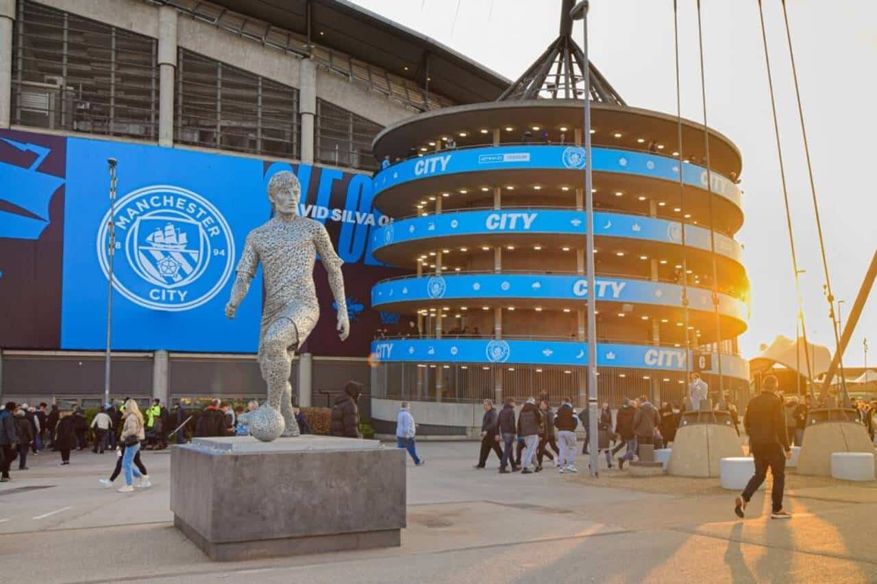 Manchester City enfrenta acusações de 115 violações financeiras em caso que pode mudar o futebol inglês