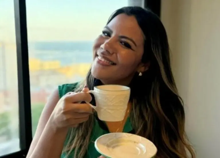 Mani Rego foto