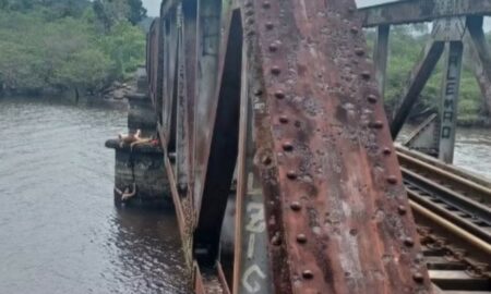 Mulher cai de ponte em Araquari