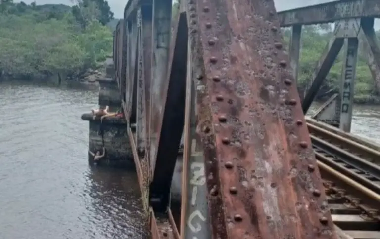 Mulher cai de ponte em Araquari