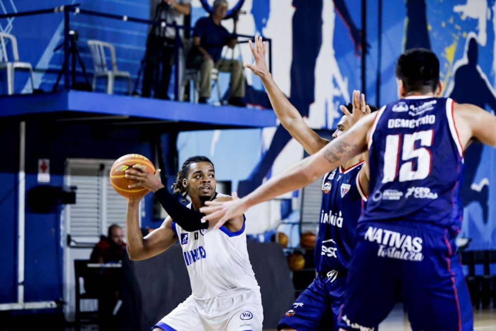 O americano David Sloan, cestinha do jogo com 18 pontos e oito assistências