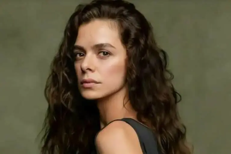 Ozge Ozpirincci, a Bahar