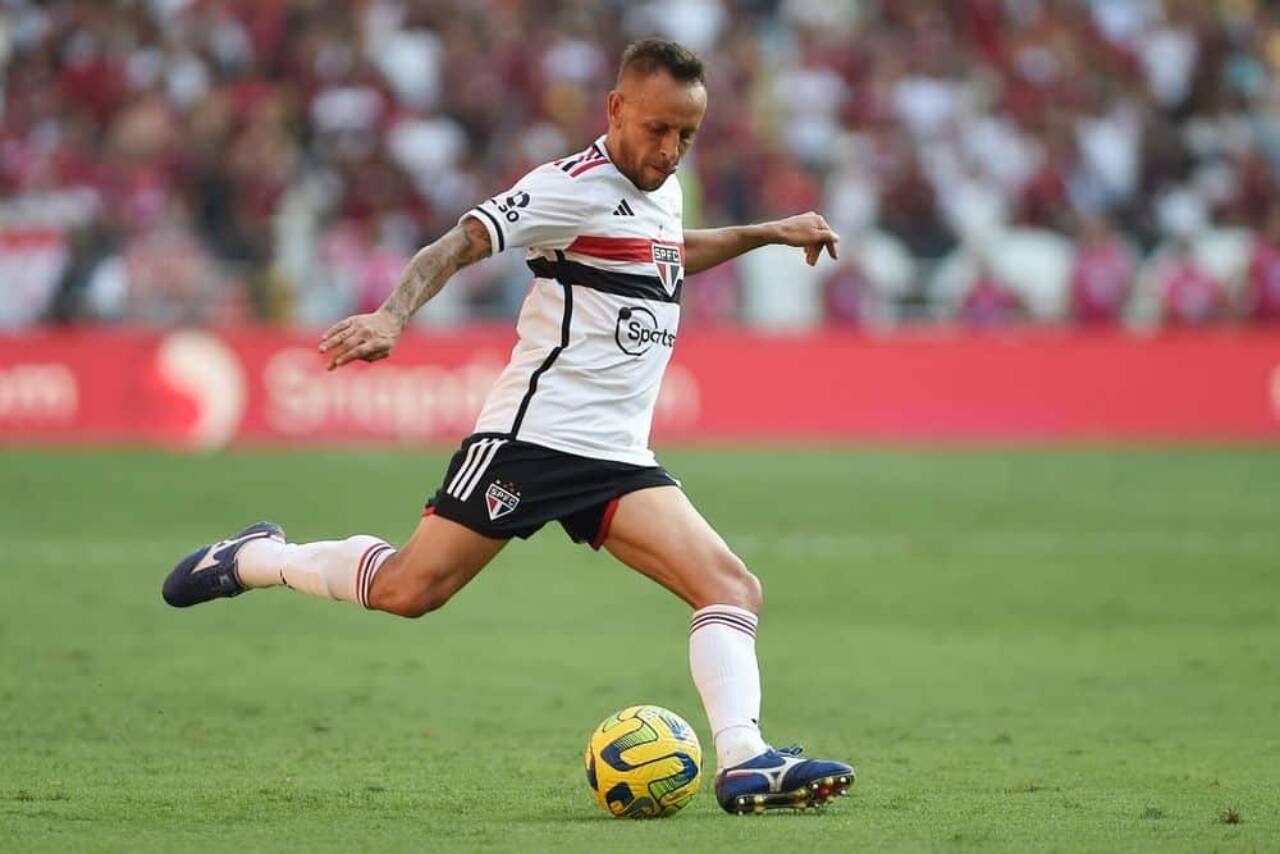 “Chato, mas campeão”: Rafinha reflete sobre carreira, mágoas e sua paixão pelo futebol