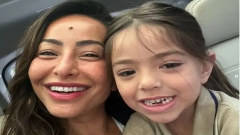 Sabrina Sato com sua filha Zoe