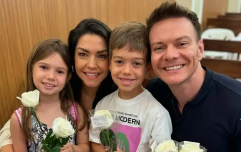 Thais Fersoza e Michel Teló com os filhos