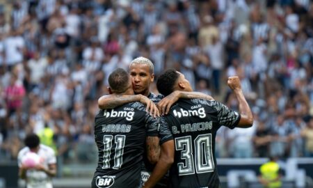 Vargas e Deyverson Atlético-MG