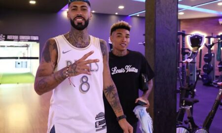 Alexander Barboza e Igor Jesus se apresentam ao Botafogo no CT Lonier