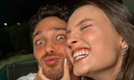 André Luiz e Larissa Manoela em selfie