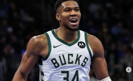 Antetokounmpo corta a mão e leva pontos em quadra