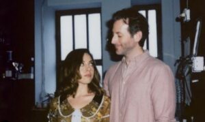 El artista Aubrey Plaza y Chris Abbott anuncian el embarazo de su primer hijo en otoño