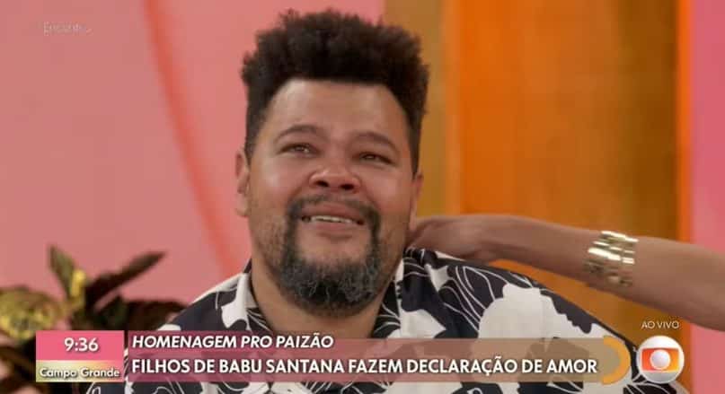 Babu Santana se emociona com homenagem dos filhos