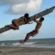Bruna Marquezine e João Guilherme na praia