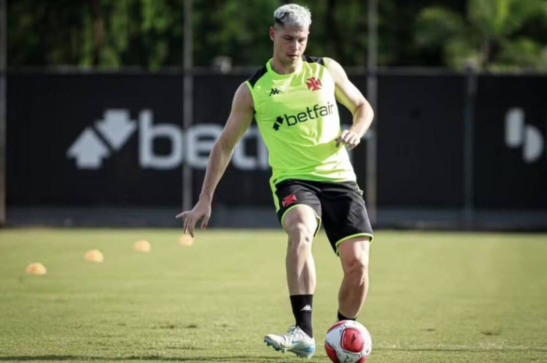 Capasso em ação no treino do Vasco
